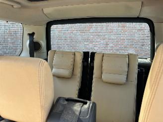 Land Rover Discovery 3  picture 16