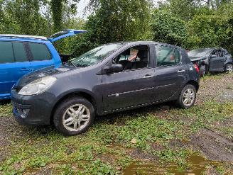 demontáž osobní automobily Renault Clio 1.6-16V Dynamique S 2007/11