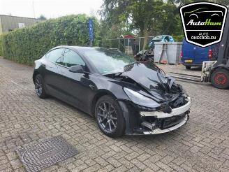 Tesla Model 3  picture 3