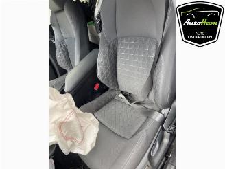 Toyota C-HR C-HR (X1,X5), SUV, 2016 2.0 16V Hybrid picture 25