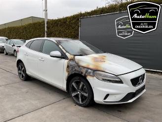 Volvo V-40 V40 (MV), Hatchback 5-drs, 2012 / 2019 1.5 T3 16V Geartronic picture 2