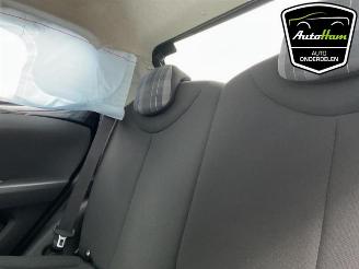 Peugeot 108 108, Hatchback, 2014 1.0 12V VVT-i picture 24