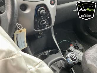 Peugeot 108 108, Hatchback, 2014 1.0 12V VVT-i picture 19