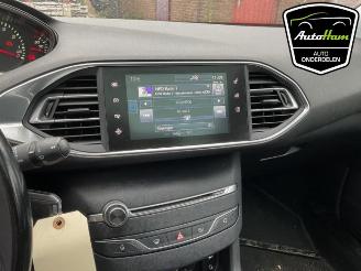 Peugeot 308 308 SW (L4/L9/LC/LJ/LR), Combi 5-drs, 2014 / 2021 1.2 12V e-THP PureTech 110 picture 14