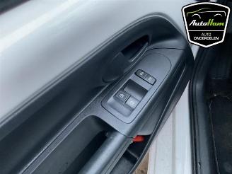 Volkswagen Up! Up! (121), Hatchback, 2011 1.0 12V 60 picture 16