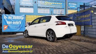 Auto da rottamare Peugeot 308 308 (L3/L8/LB/LH/LP), Hatchback 5-drs, 2013 / 2021 1.2 12V e-THP PureTech 110 2015/7