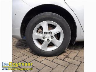 Toyota Auris Auris (E15), Hatchback, 2006 / 2012 1.8 16V HSD Full Hybrid picture 3