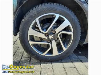 Peugeot 108 108, Hatchback, 2014 1.0 12V picture 4