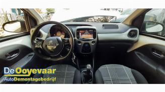 Peugeot 108 108, Hatchback, 2014 1.0 12V VVT-i picture 2