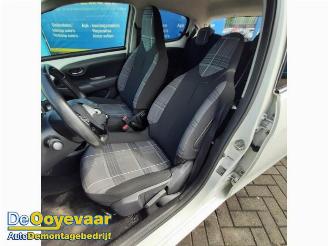 Peugeot 108 108, Hatchback, 2014 1.0 12V VVT-i picture 7