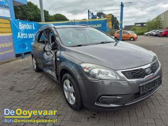 Vrakbiler auto Kia Cee d Cee'd Sporty Wagon (EDF), Combi, 2007 / 2012 1.4 16V 2011/4