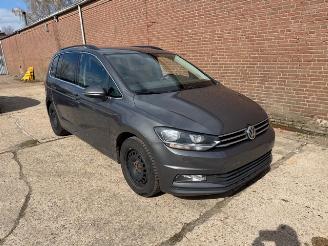 Coche accidentado Volkswagen Touran 1.2 TSI 7 Persoons 2015/10