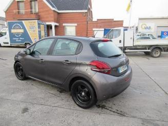 Peugeot 208  picture 7