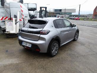 Peugeot 208  picture 5