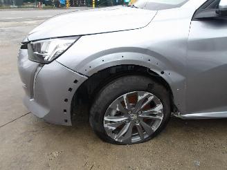 Peugeot 208  picture 9