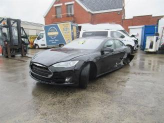 Damaged car Tesla Model S TYPE 85 2013/12