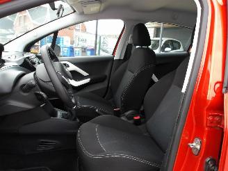 Peugeot 208  picture 17