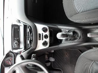 Peugeot 208  picture 22