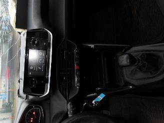 Peugeot 208  picture 27