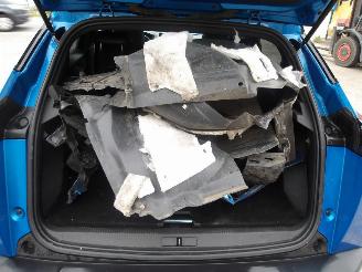 Peugeot 2008 GT picture 25