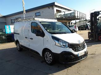 skadebil bedrijf Renault Trafic  2019/8