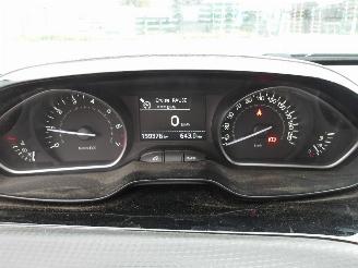 Peugeot 208  picture 22