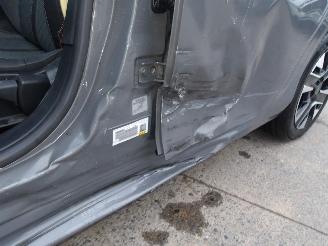 Peugeot 208  picture 15