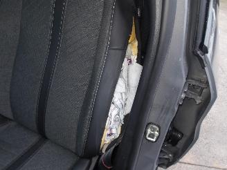 Peugeot 208  picture 3