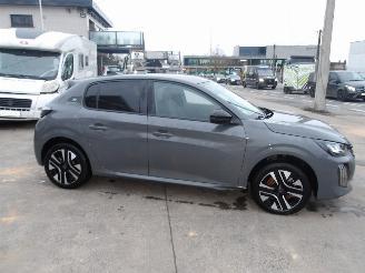 Peugeot 208  picture 11