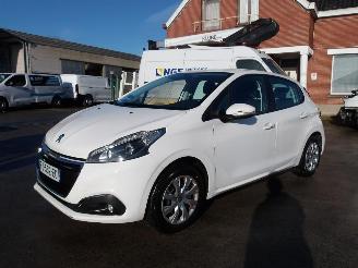 skadebil auto Peugeot 208  2019/7