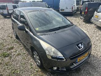 Peugeot 5008 1.6 HDiF Blue Lease 7p picture 39