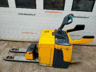 Jungheinrich  ERE 225 Elektrische palletwagen met lader picture 3