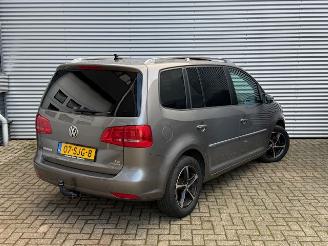 Volkswagen Touran 1.2 TSI Highline 7 Persoons / Panoramadak / Trekhaak / Leder / Navi / Cruise / PDC / C picture 4