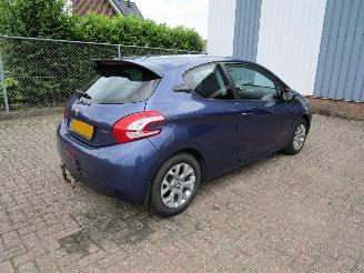 Peugeot 208 Navi Airco Radio/CD 131.000 KM picture 4