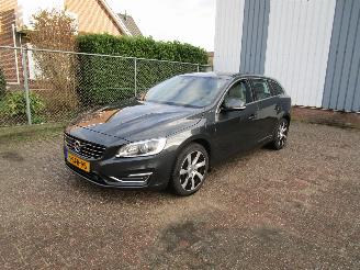 Vaurioauto  passenger cars Volvo V-60 2.4 D6 AWD Camera Navi Leder Schadevrij 2013/9