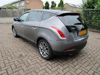 Lancia Delta 1.8-16V Automaat 200 PK picture 2