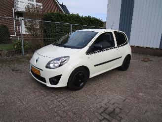 krockskadad bil auto Renault Twingo Airco 1e Eigenaar 113.000 KM 2011/6