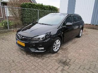 damaged passenger cars Opel Astra 1.2 Nieuwe Motor Camera Navi 2021/11