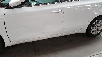 Kia Cee d Cee\'d Sportswagon 1.4 CVVT picture 3