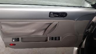 Volkswagen Beetle 1.6 CABRIO  BENZ 1.595CC 75KW 102PK picture 7