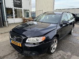 Damaged car Volvo V-70 1.6 T AUTOMAAT 180 PK LIMITED EDITION BJ 2011 2011/6