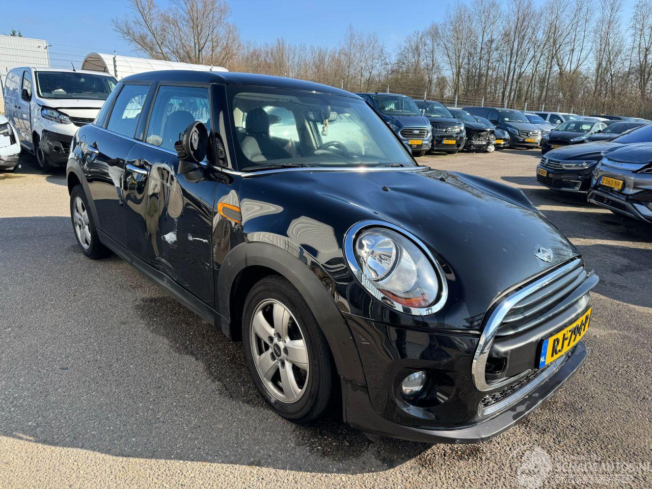 Mini One 1.5 One D Business BJ 2017 225.194 KM