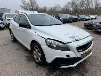 krockskadad bil auto Volvo V-40 Cross Country 1.6 D2 AUTOMAAT Kinetic BJ 2013 281.385 KM 2013/12