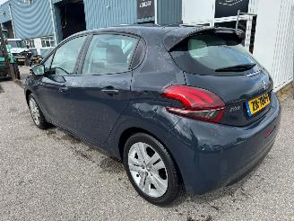 Peugeot 208 1.2 PureTech Signature BJ 2019 picture 3