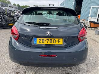 Peugeot 208 1.2 PureTech Signature BJ 2019 picture 4