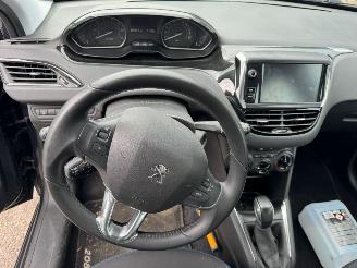 Peugeot 208 1.2 PureTech Signature BJ 2019 picture 8