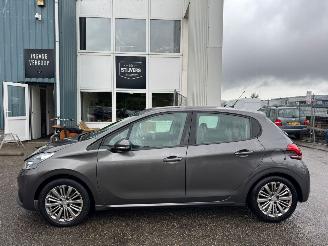 Peugeot 208 1.2 AUTOMAAT PureTech GT-Line picture 2