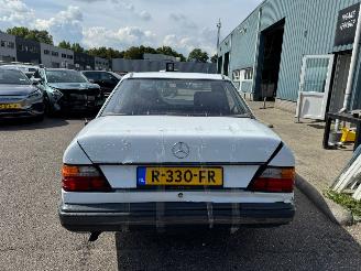 Mercedes E-klasse 200-500 AUTOMAAT (W124) 200 BJ 1988 141.353 KM picture 4