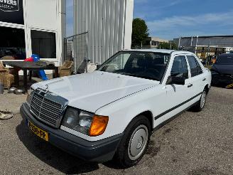 škoda osobní automobily Mercedes E-klasse 200-500 AUTOMAAT (W124) 200 BJ 1988 141.353 KM 1988/4
