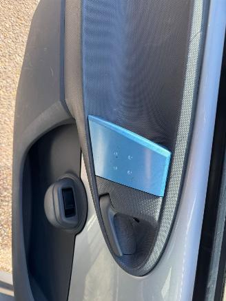 Peugeot 107 Peugeot 107 1.0-12V Urban Move picture 12